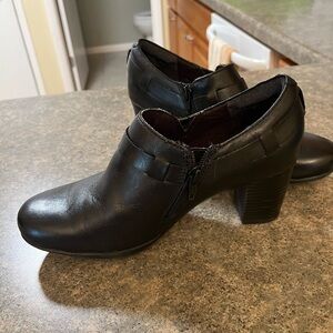 Clark’s Bendable leather ankle shoe